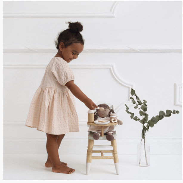 Le Toy Van Doll Nursing Set