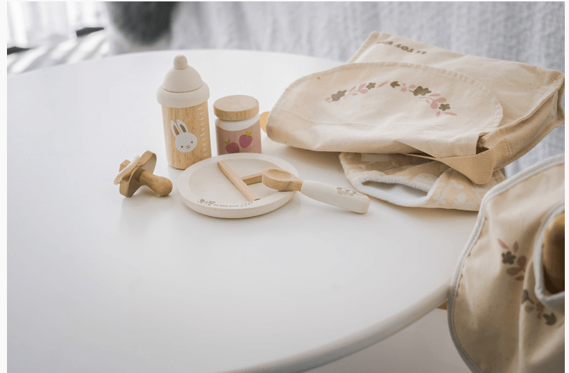 Le Toy Van Doll Nursing Set
