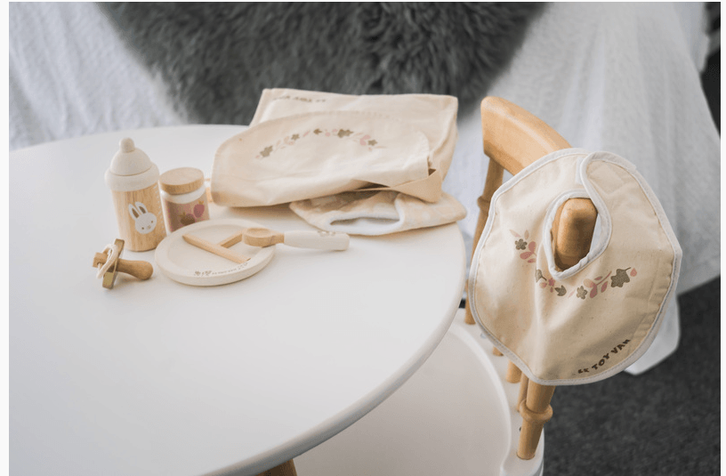 Le Toy Van Doll Nursing Set