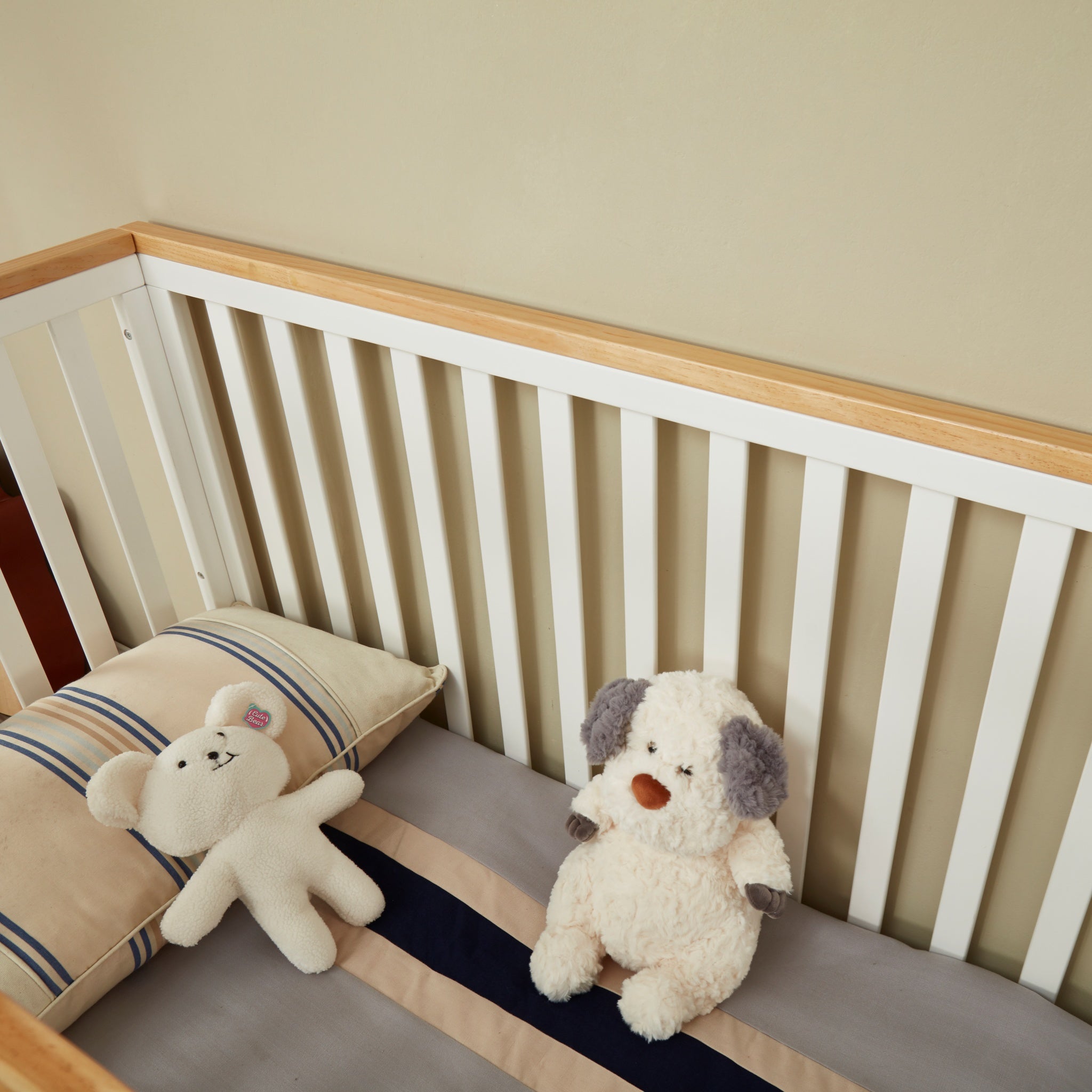 Joy Baby Mia Cot and Comet 4 Drawer Change Table Package