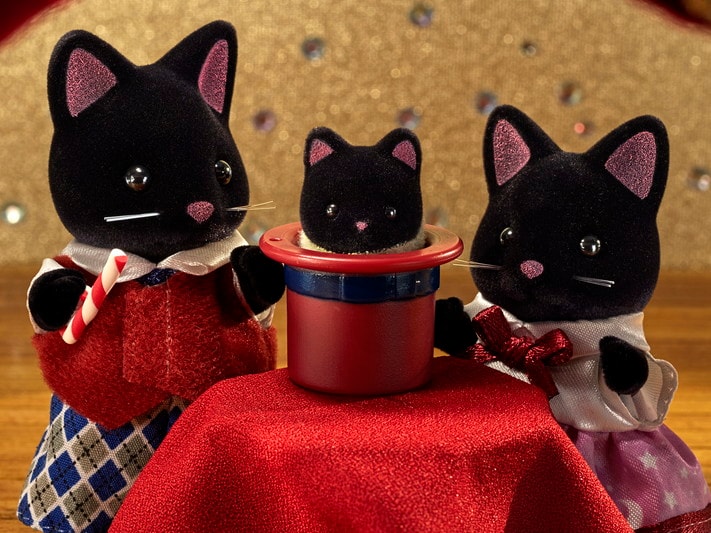 Sylvanian Families Midnight Cat Family