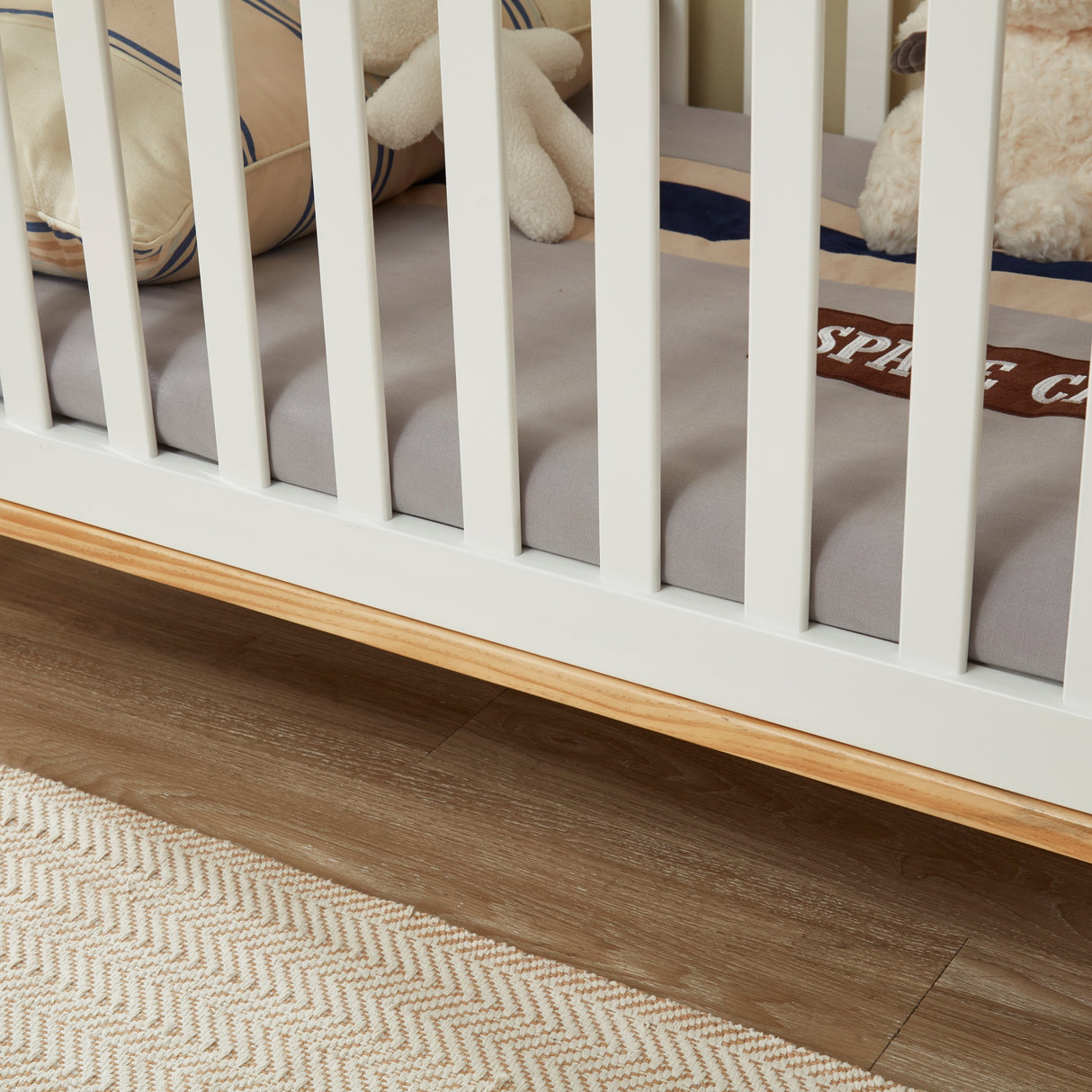 Joy Baby Mia Cot and Comet 4 Drawer Change Table Package