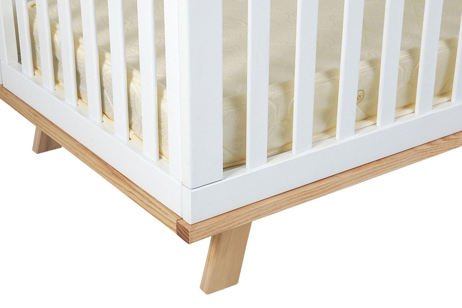 Joy Baby Mia Cot and Comet 4 Drawer Change Table Package