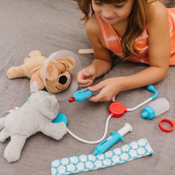 Melissa & Doug Examine & Treat Pet Vet Play Set