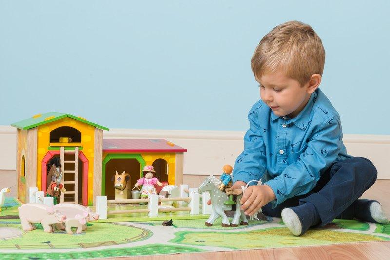 Le Toy Van Barnyard set