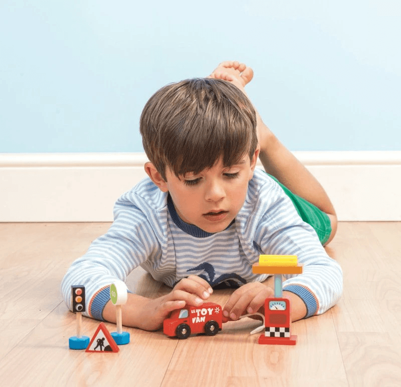 Le Toy Van Car and Petrol Pump Set