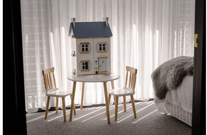 Le Toy Van Honeybake Spindle Table and 2 Chairs