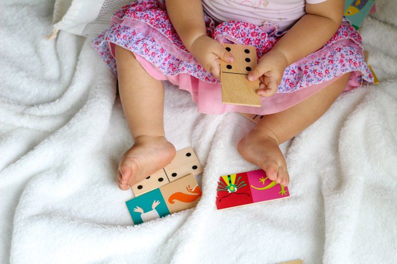 Tender Leaf Toys Heads & Tails Dominoes with Bag