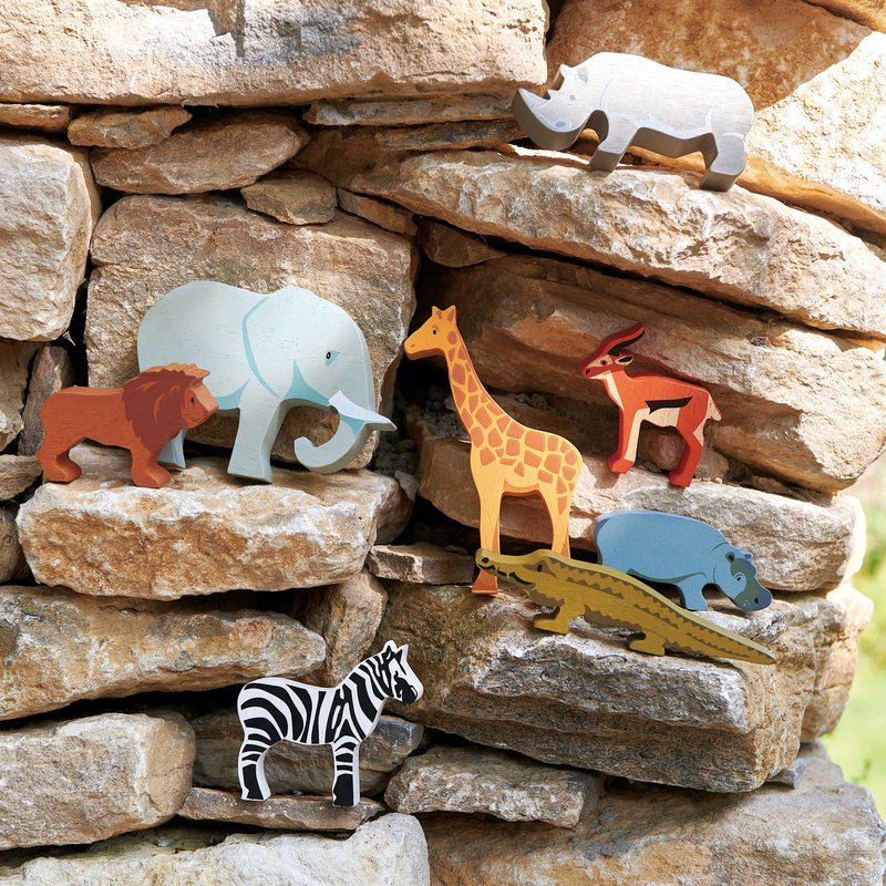 Tender Leaf Toys 1 Piece Safari Animal Display Shelf Set