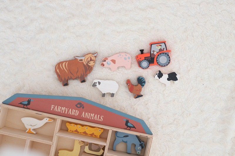 Tender Leaf Toys 1 piece Farmyard Animals Display Shelf Set